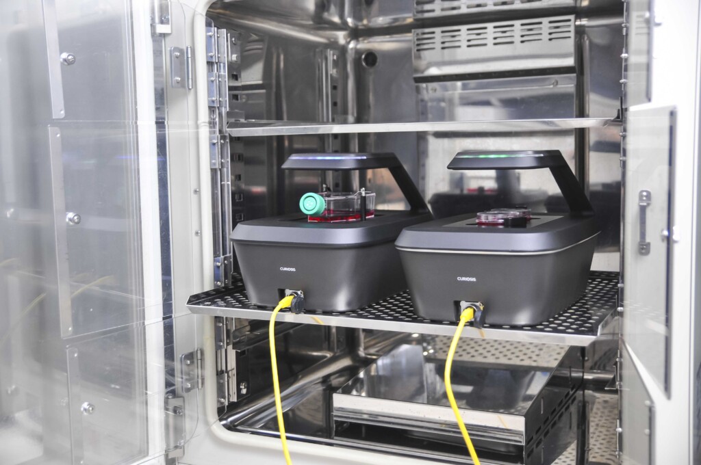 Celloger-Mini-Plus-systemfitted-into-a-standard-CO2-incubator
